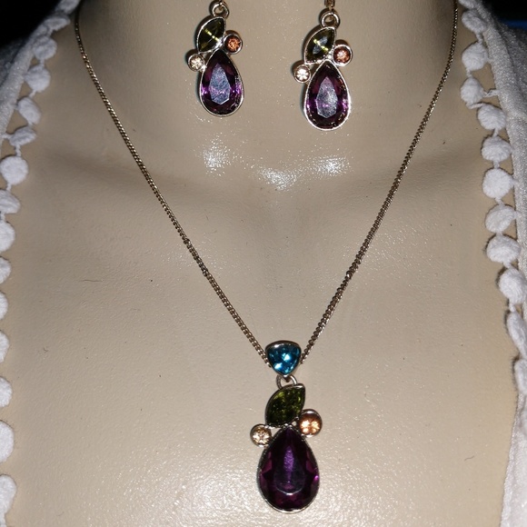 Earring and necklace set - Picture 2 of 6